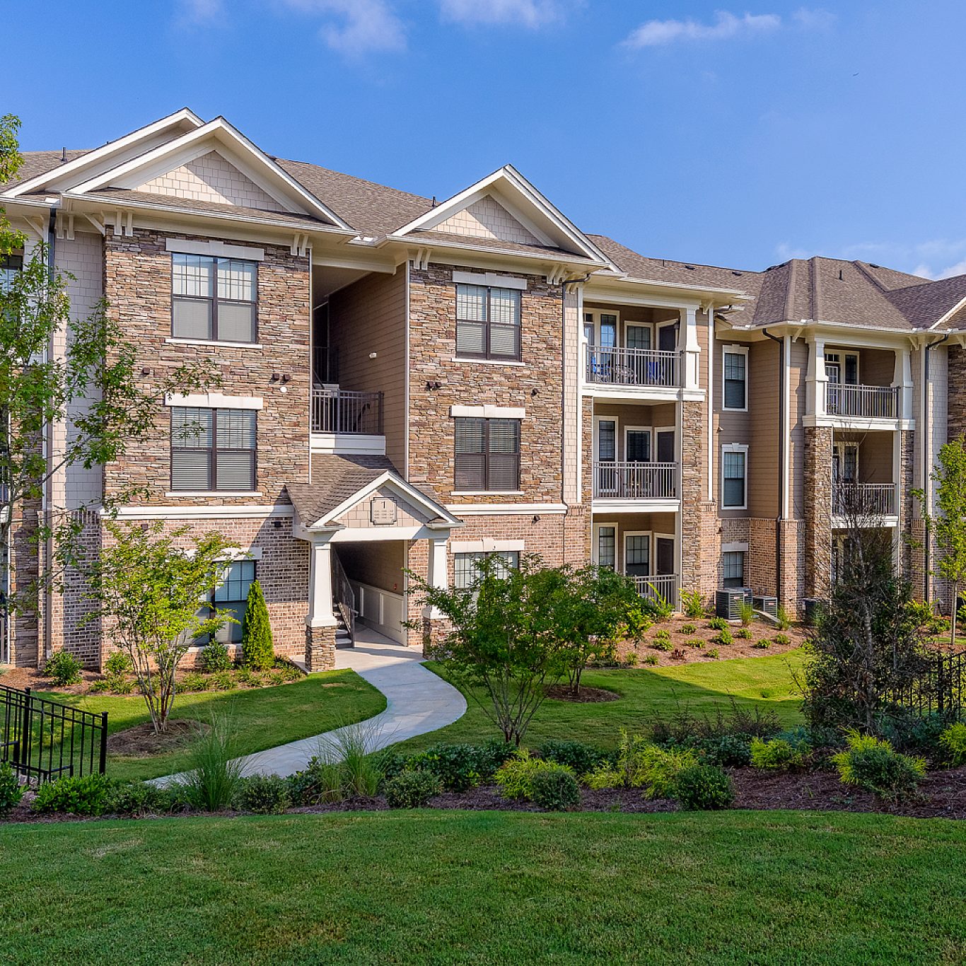 Heights Old Peachtree Exterior 47 300ppi